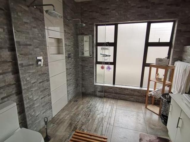 4 Bedroom House For Sale in Vanderbijlpark SW 5
