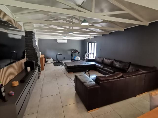 4 Bedroom House For Sale in Vanderbijlpark SW 5