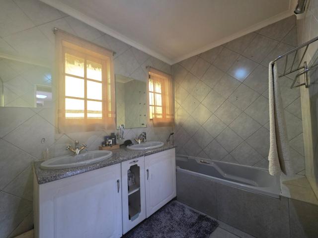 4 Bedroom House For Sale in Vanderbijlpark SW 5