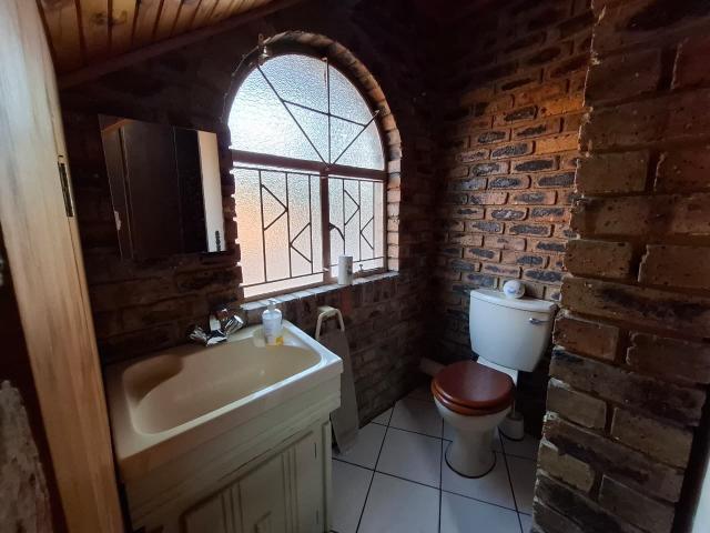 4 Bedroom House For Sale in Vanderbijlpark SW