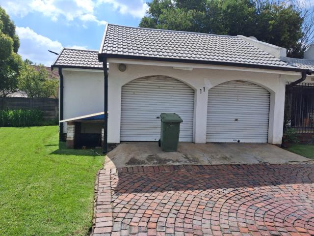 4 Bedroom House For Sale in Verwoerdpark