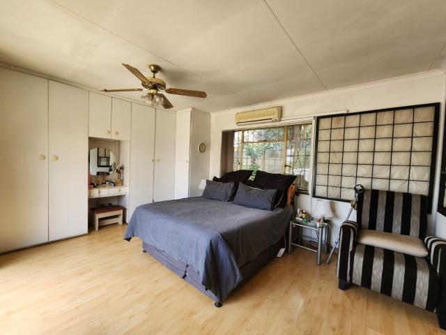 4 Bedroom House For Sale in Verwoerdpark