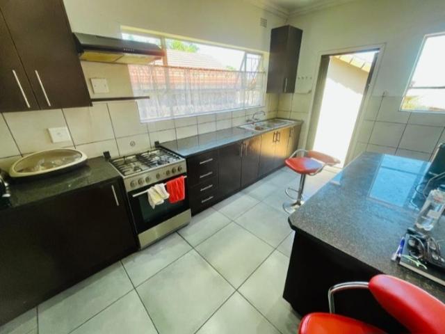 4 Bedroom House For Sale in Verwoerdpark