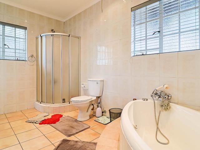 4 Bedroom House For Sale in Verwoerdpark