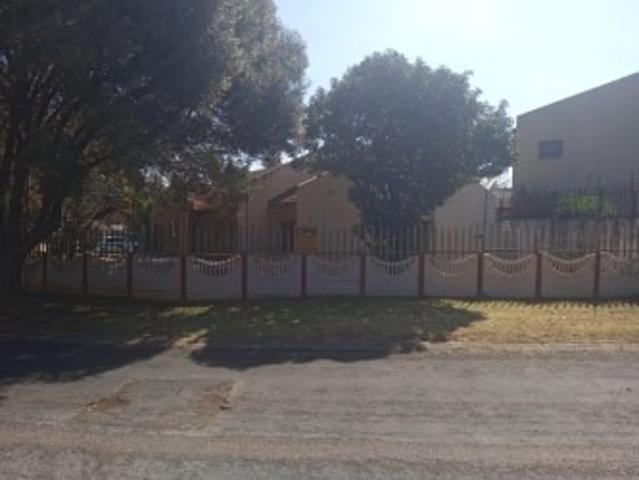 4 Bedroom House For Sale in Verwoerdpark