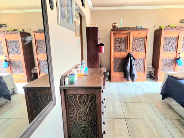 4 Bedroom House For Sale in Verwoerdpark