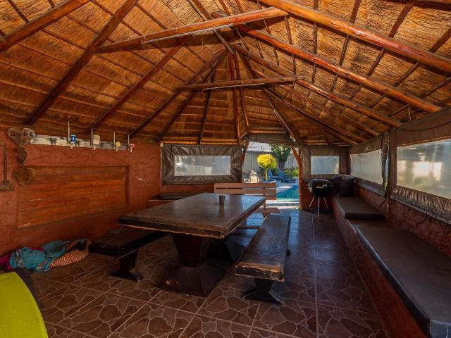 4 Bedroom House For Sale in Verwoerdpark