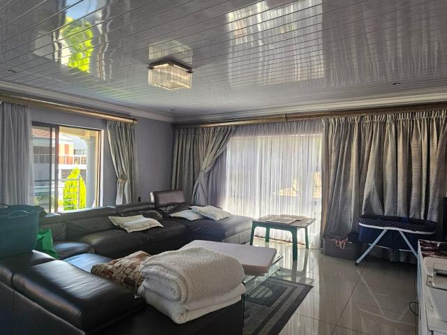 4 Bedroom House For Sale in Vharanani