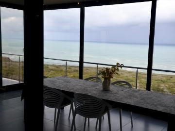 4 Bedroom House For Sale in Village On Sea