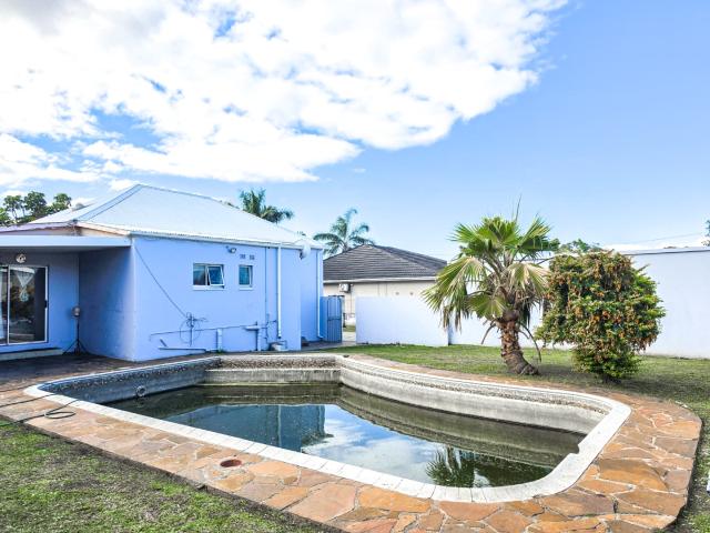 4 Bedroom House For Sale in Vincent Heights