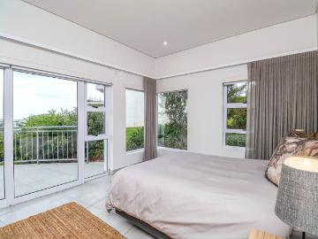 4 Bedroom House For Sale in Vleesbaai