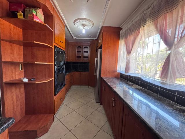 4 Bedroom House For Sale in Zwartkop