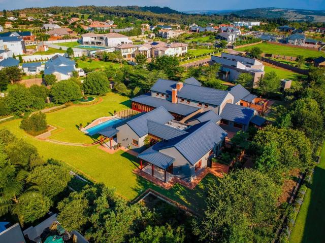 4 Bedroom House For Sale in Zwavelpoort AH