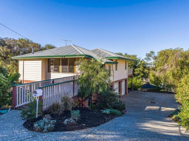 4 Bedroom House Falcon, WA 104403531