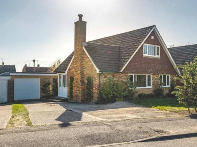 4 Bedroom House Farnham Royal Slough 101676122