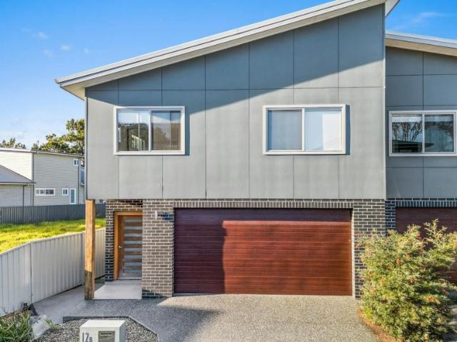 4 Bedroom House Figtree NSW 105944023