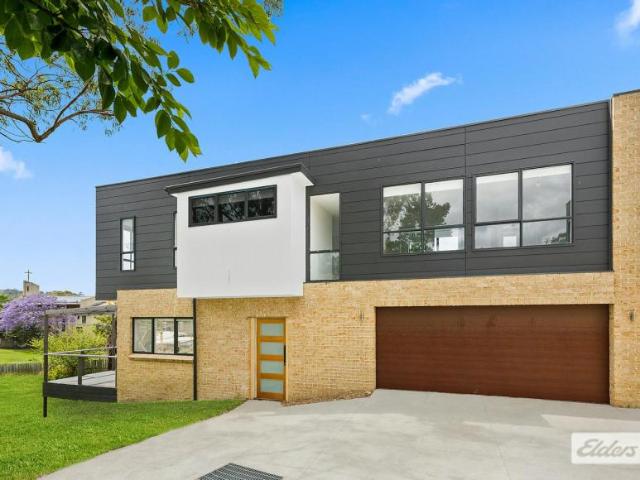 4 Bedroom House Figtree NSW 105995532