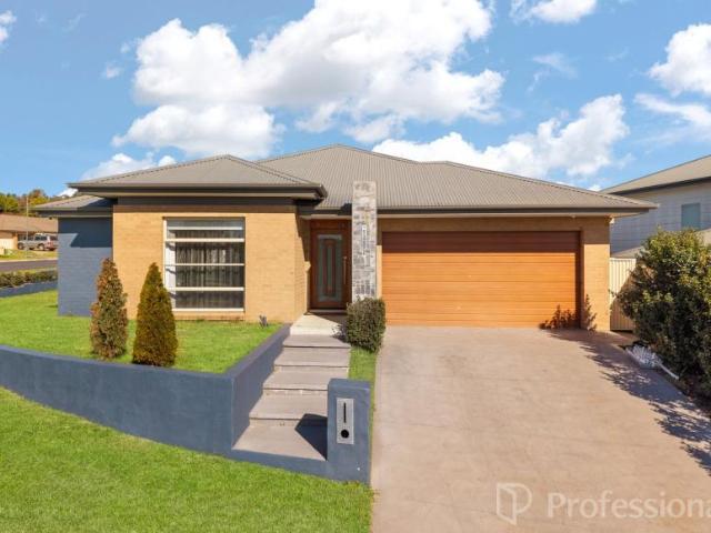 4 Bedroom House Kelso NSW 105971781