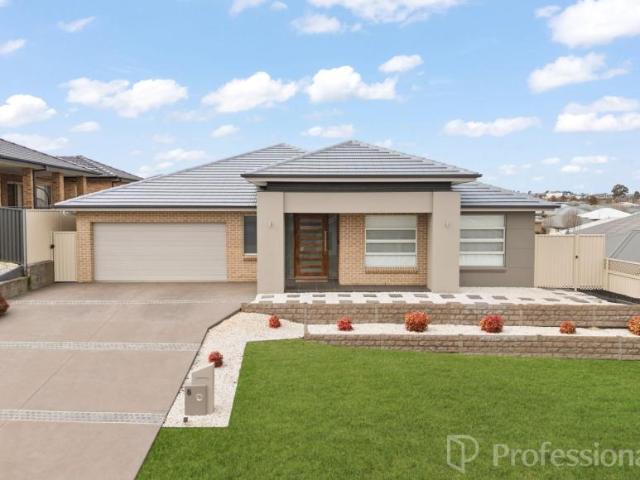 4 Bedroom House Kelso NSW 105972442