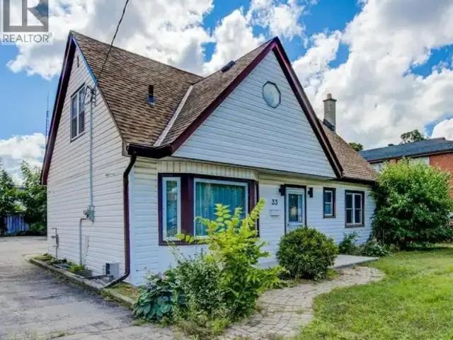 4 Bedroom House Kitchener ON 104638567