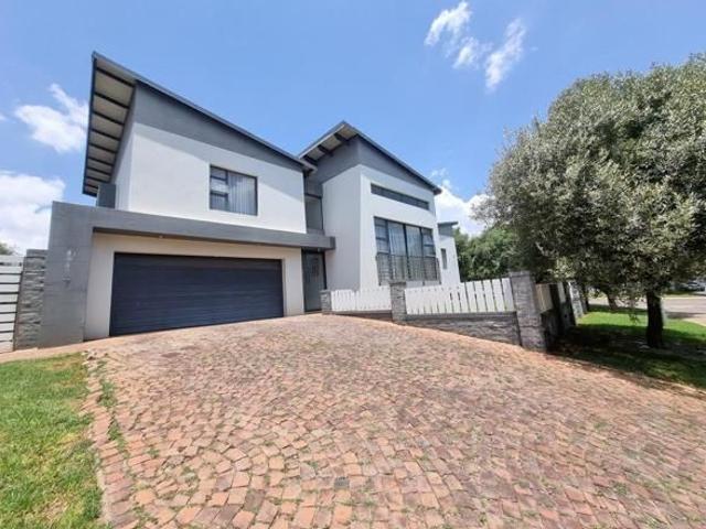 4 Bedroom House in Copperleaf