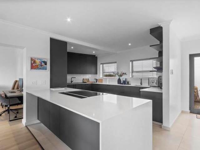 4 Bedroom House in Camps Bay