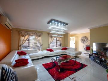4 Bedroom House in Charleston Hill