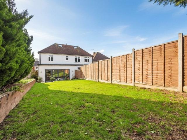 4 bedroom House in Clare Road, Maidenhead