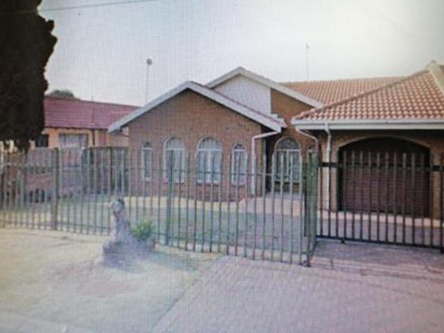 4 Bedroom House in Actonville