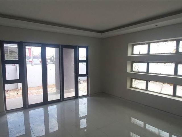4 Bedroom House in Aerorand