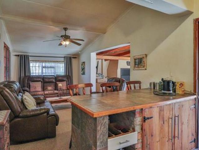 4 Bedroom House in Ashton