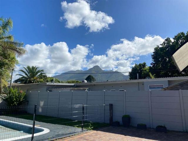 4 Bedroom House in Bodorp