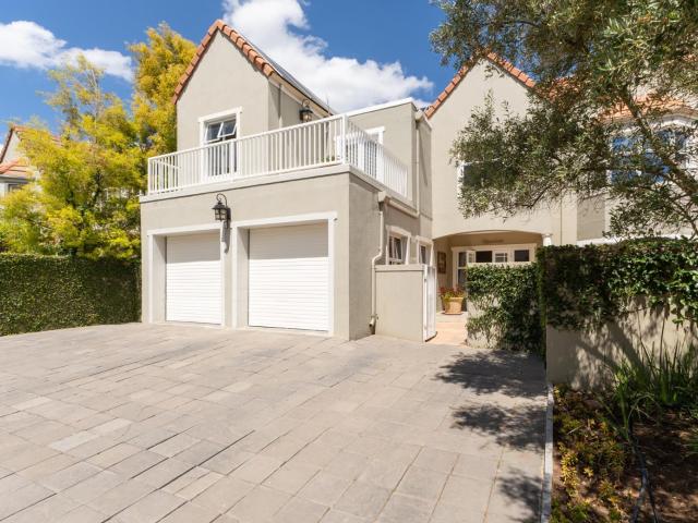 4 Bedroom House in Boschenmeer Golf & Country Estate
