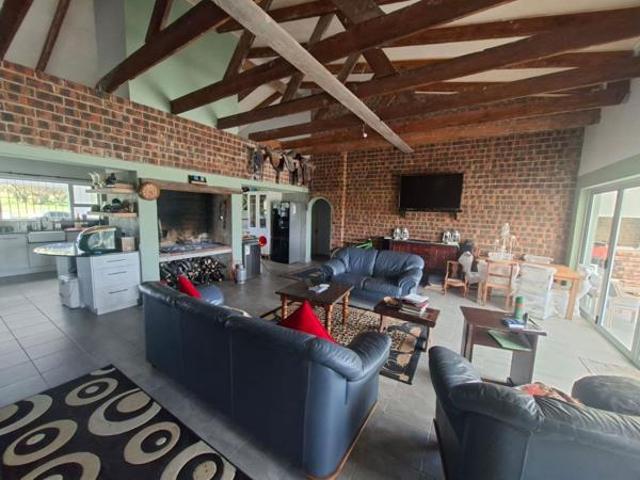 4 Bedroom House in Baardskeerdersbos