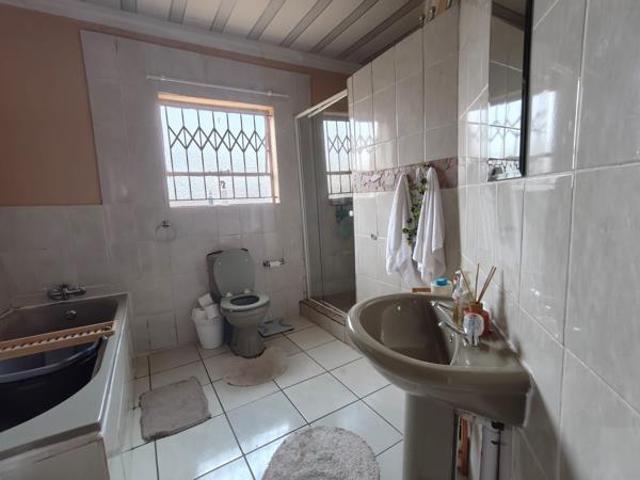 4 Bedroom House in Bakenpark