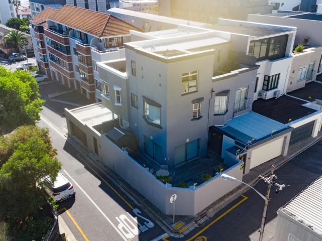 4 Bedroom House in Bantry Bay