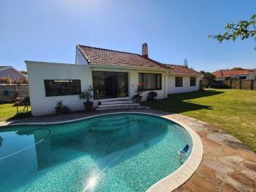4 Bedroom House in Beacon Bay