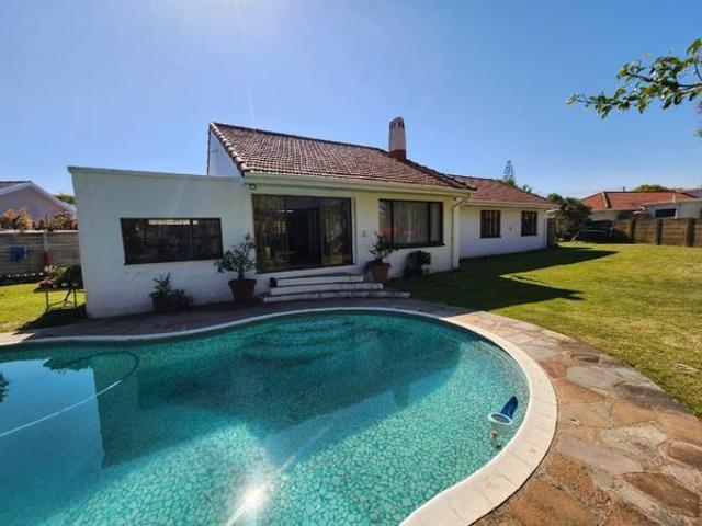 4 Bedroom House in Beacon Bay