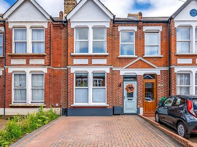 4 bedroom house in Beckenham