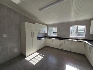 House to rent in East London - Swimming pool