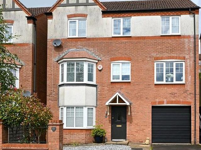 4 bedroom house in Birmingham