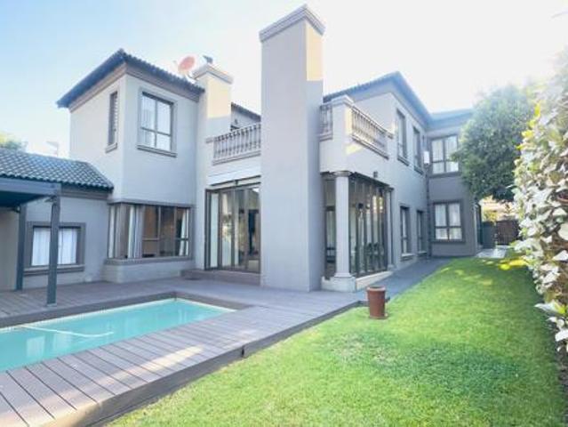 4 Bedroom House in Blue Valley Golf Estate