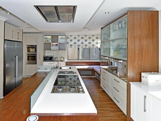 4 Bedroom House in Blue Valley Golf Estate