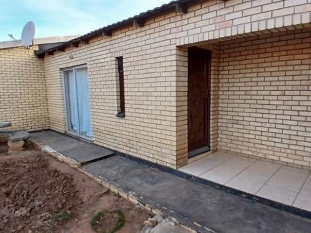 4 Bedroom House in Bloemside