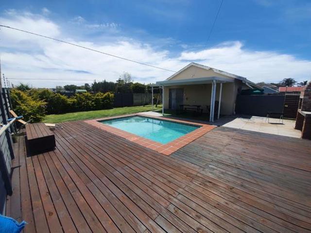 4 Bedroom House in Gonubie