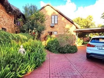 4 Bedroom House in Garsfontein