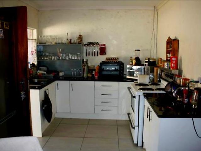4 Bedroom House in Geelhoutpark