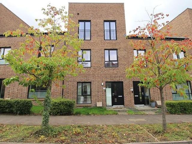 4 bedroom house in Glasgow