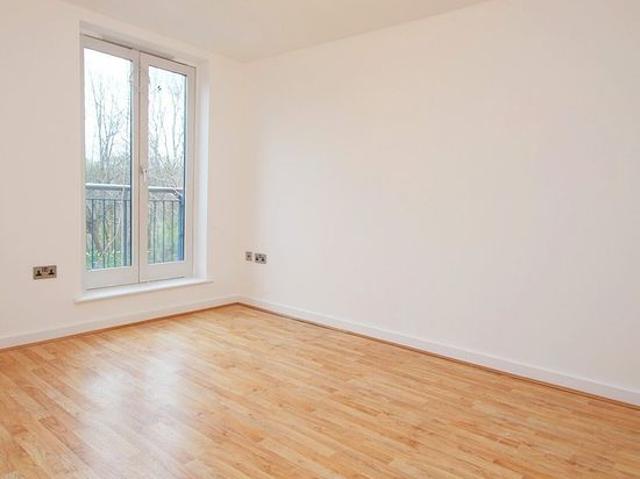 4 bedroom house in Glasgow
