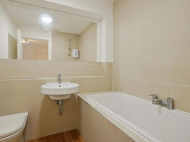 4 bedroom house in Glasgow